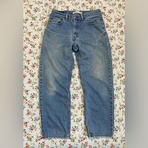 Levi’s vintage 550, Y2K, 31x29, light wash.